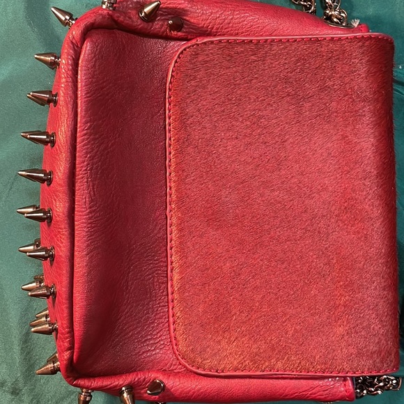 ONE OF A KIND - Edgy Blood Red Spiked Cross Body bag - Picture 5 of 7